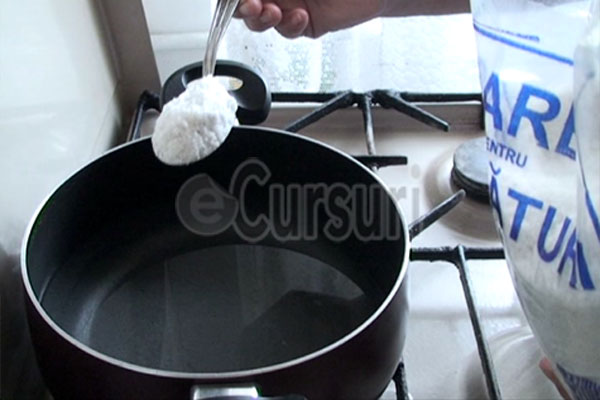 Cum sa pui castraveti murati in saramura