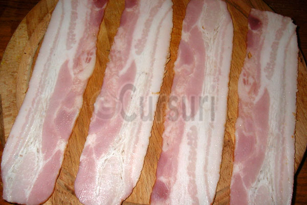 Rulouri cu bacon, mozzarella si  gogosari murati