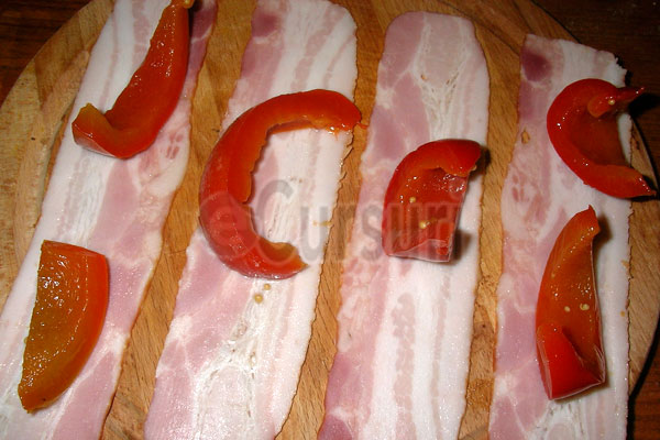 Rulouri cu bacon, mozzarella si  gogosari murati