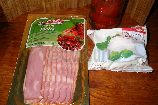 Rulouri cu bacon, mozzarella si  gogosari murati