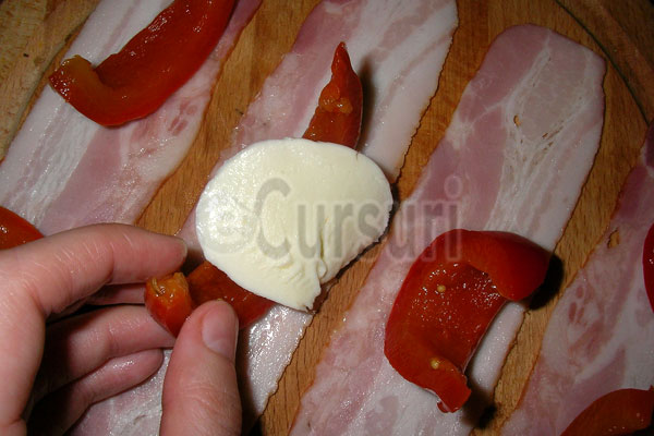 Rulouri cu bacon, mozzarella si  gogosari murati