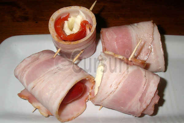 Rulouri cu bacon, mozzarella si  gogosari murati