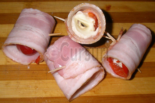 Rulouri cu bacon, mozzarella si  gogosari murati